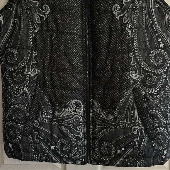 CB Established 1962.. Womens Puffer Vest Paisley Handkerchief print - Picture 5 of 16